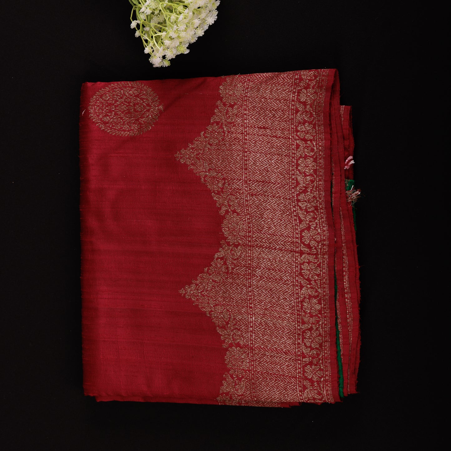 red-banarasi-raw-silk-saree-dull-zari-work-traditional-wedding-wear