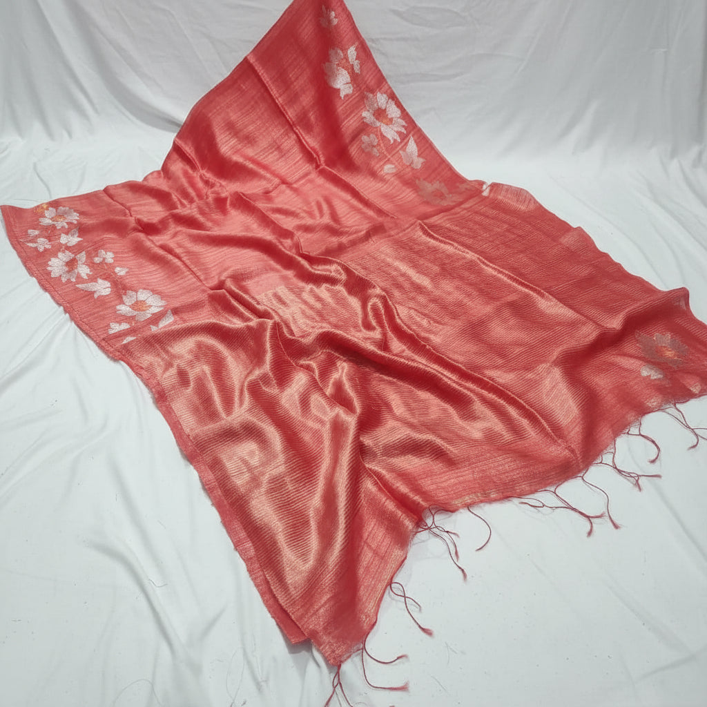 Gorgeous Matka Silk in peach with beautiful border